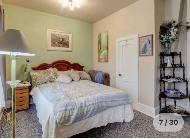 Master bedroom with 2 closets - N8777 Highview Rd