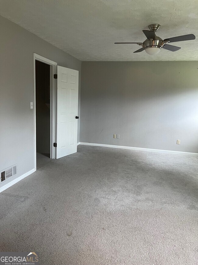 Building Photo - 2660 Turner Valley Cir SW