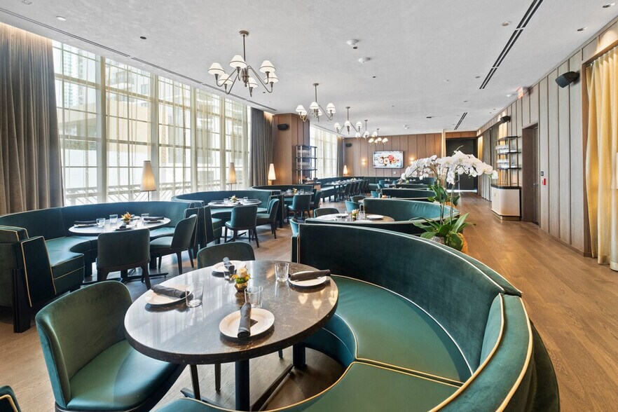 Building Photo - 701 NE 1st Ave