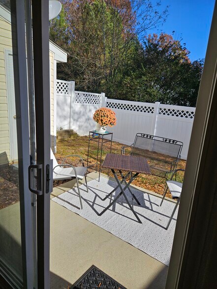 Building Photo - 10887 Holly Ridge Blvd