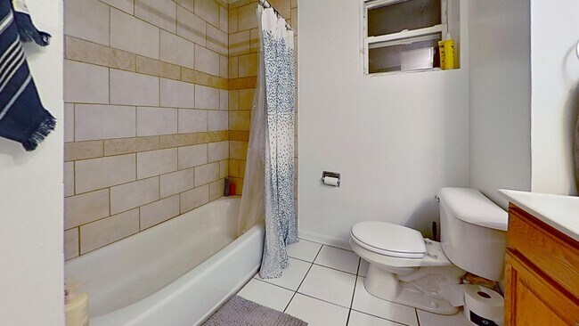 Building Photo - 2613 N Halsted St