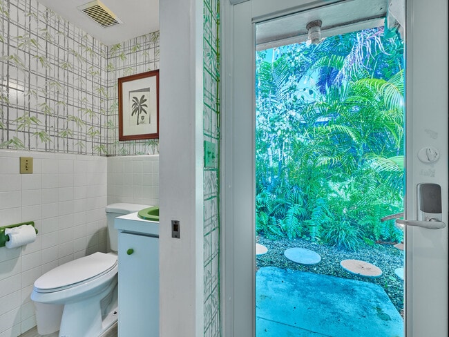 Building Photo - 301 NW 3rd Ct