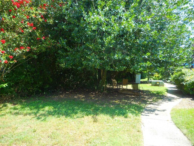 Building Photo - 10921 Hunter Trail Ln