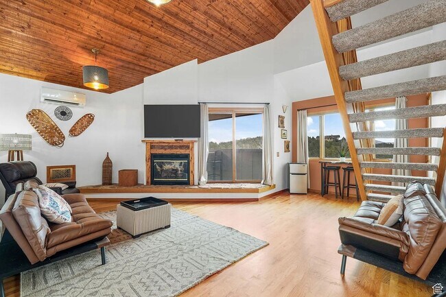 Building Photo - Scenic Mountain View Rental Minutes from Shopping & Trails!