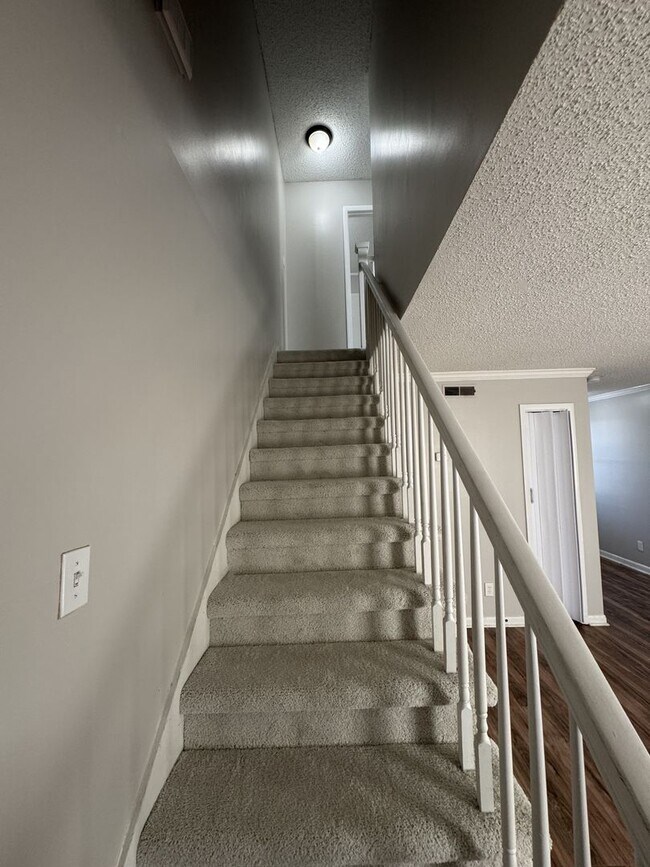 Building Photo - Move-In Special!! 1/2 Off First Month's Re...