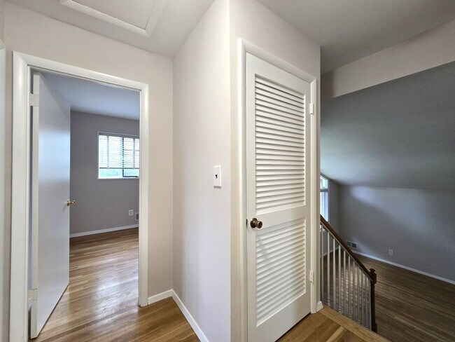 Building Photo - Updated 3BR, 2BA with Screened in Porch in Close in Rockville/Kensington!!
