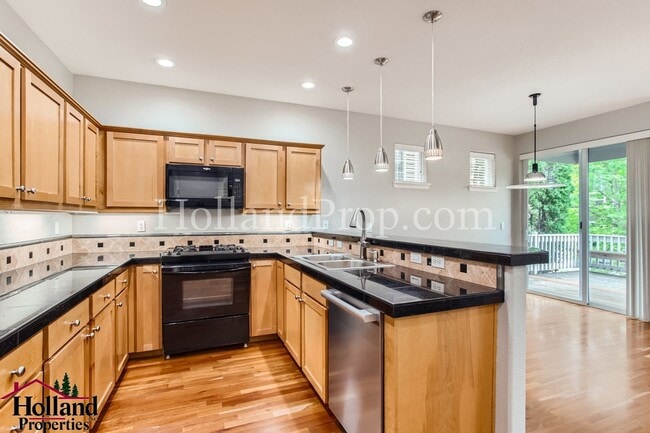 Building Photo - Beautiful Home