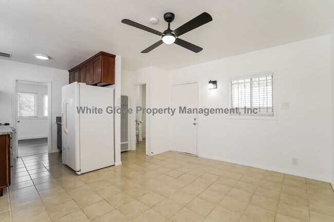 Building Photo - Charming Upstairs One Bedroom Apartment