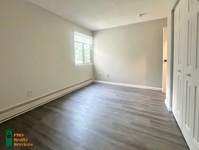 Building Photo - Recently Remodeled 1 Bedroom Condo