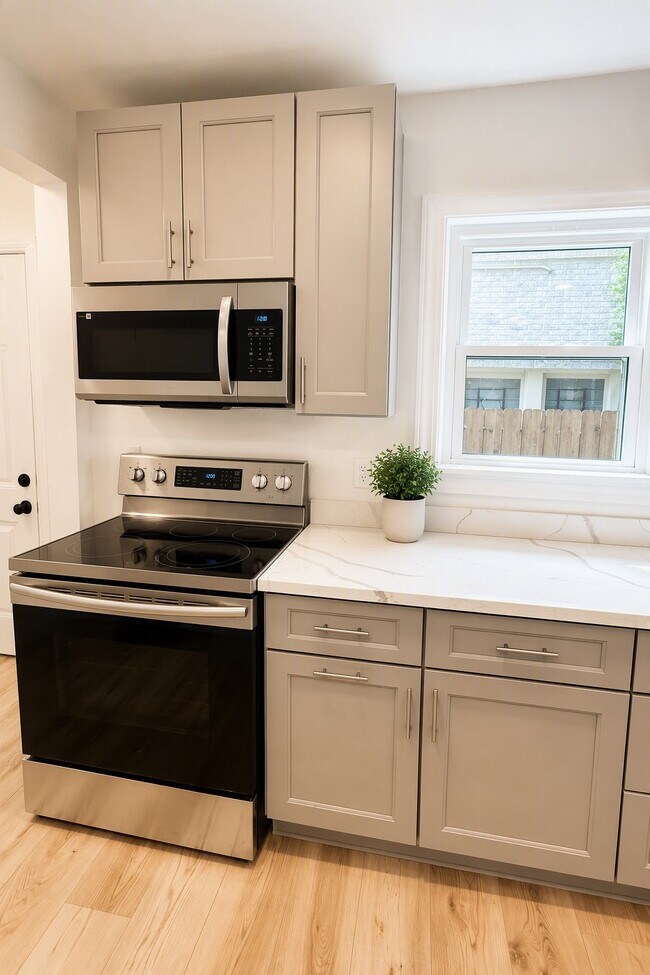 Building Photo - 2208 Blodgett St