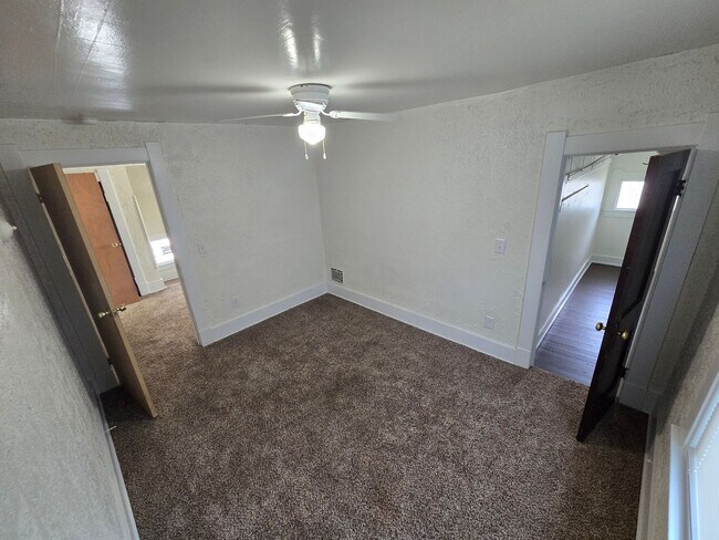 Building Photo - 3 Bedroom House