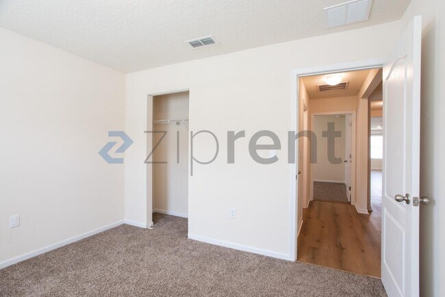 Building Photo - Unit