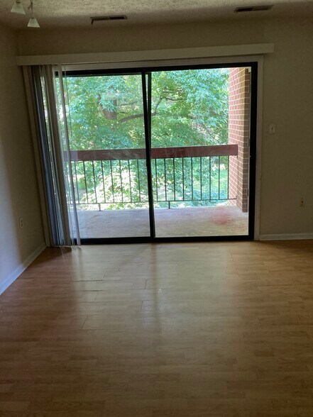 living room and balcony - 4002 Governors Sq