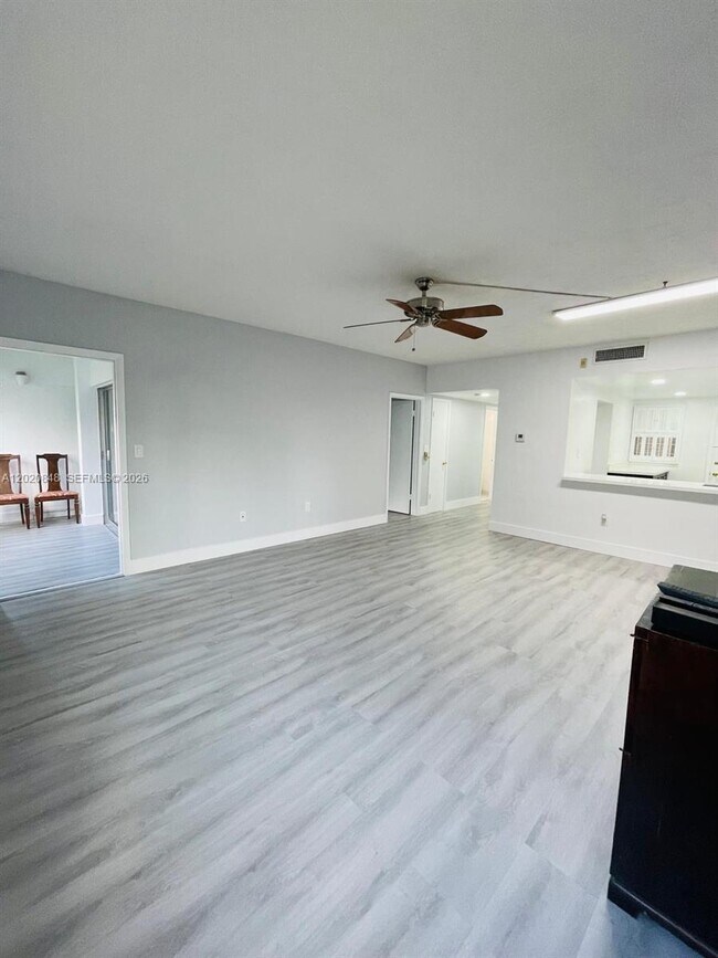 Building Photo - 9175 SW 77th Ave