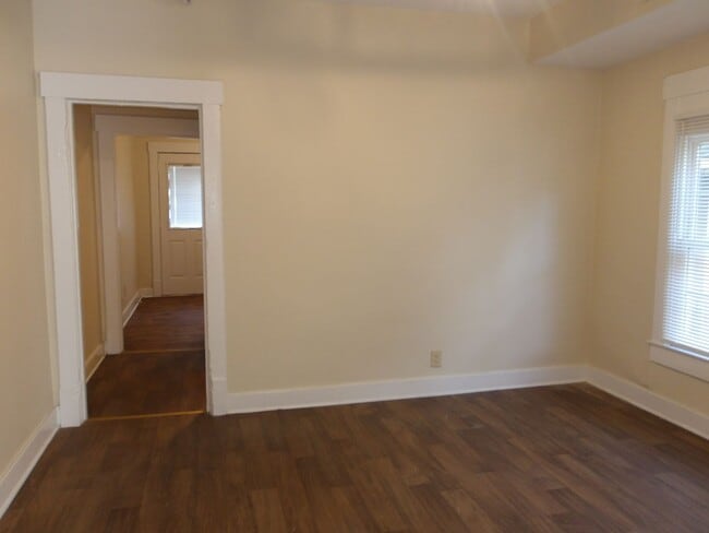 Building Photo - 629 W Ormsby Ave