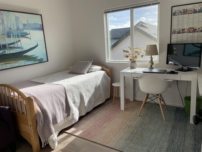 Building Photo - 1635 Hamlet Ln