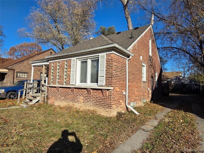 Building Photo - 19496 Braile St