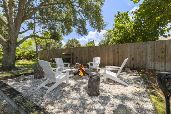 Building Photo - 591 Kriss Ln