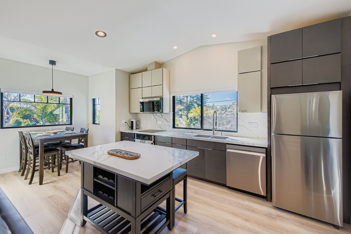 Building Photo - 1654 York Dr