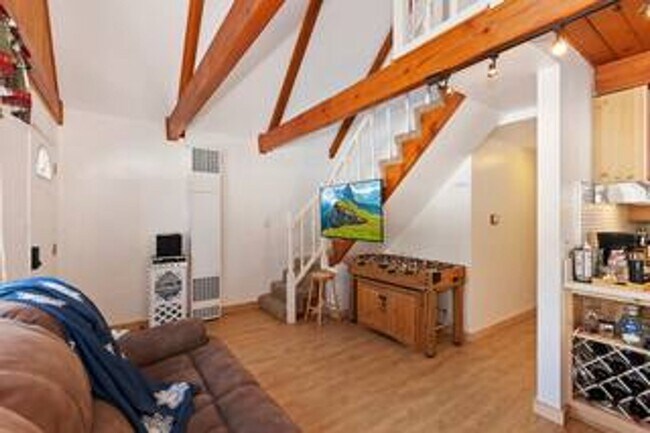 Building Photo - 2 Bedroom Lodge- Pet Friendly- Fenced Yard