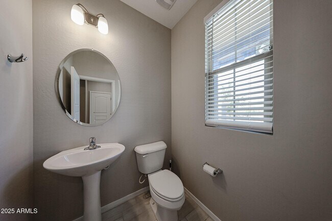 Building Photo - 3813 E Branham Ln