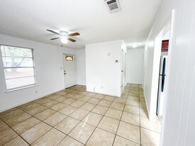 Building Photo - 910 Calhoun Ave