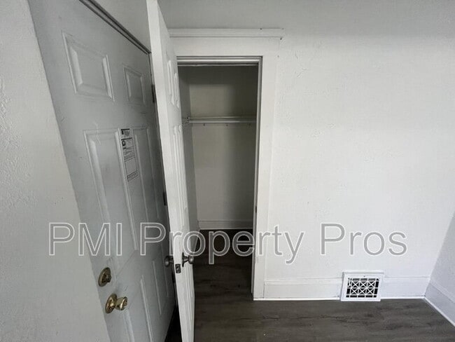 Building Photo - 3284 N 30th St