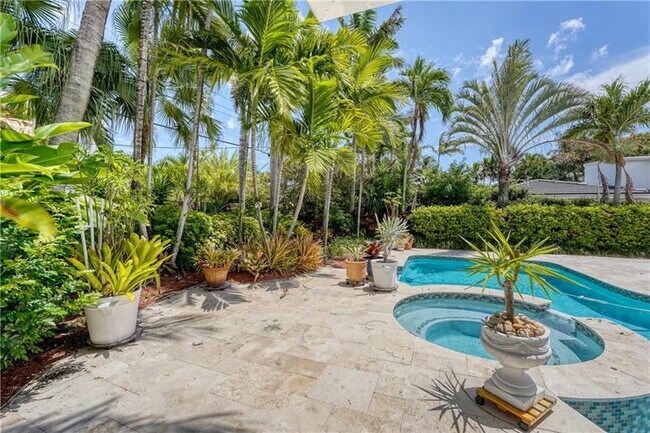 Building Photo - 2000 Admirals Way