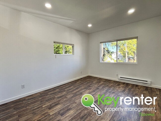 Building Photo - Updated 3-Bedroom Home for Rent in Central...