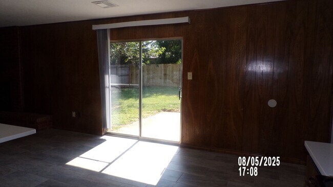 Building Photo - Fantastic Redo located in Terrace Hills.