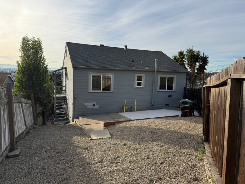 Building Photo - 3000 Parker Ave