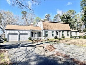 Building Photo - 119 Woodlawn Dr NE