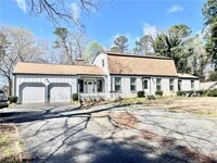 Building Photo - 119 Woodlawn Dr NE