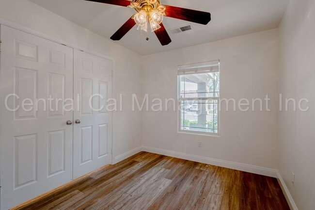 Building Photo - 4 Bedroom/2 Bath Home with an office and S...