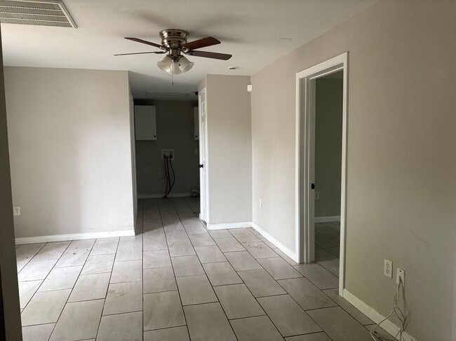 Building Photo - 652 Blakely Ave