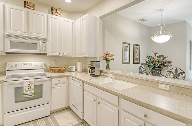 Building Photo - 3645 Parkridge Cir