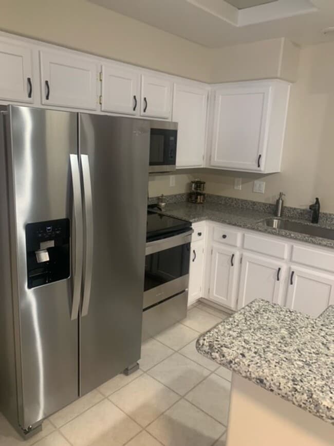 Building Photo - The Falls Upper Level 2 bed/2 bath with gr...