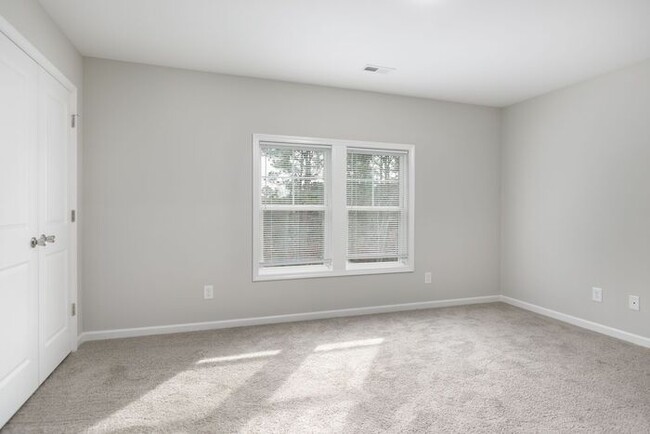 Building Photo - Gorgeous 2 Bed 2.5 Bath Home Ready for Mov...