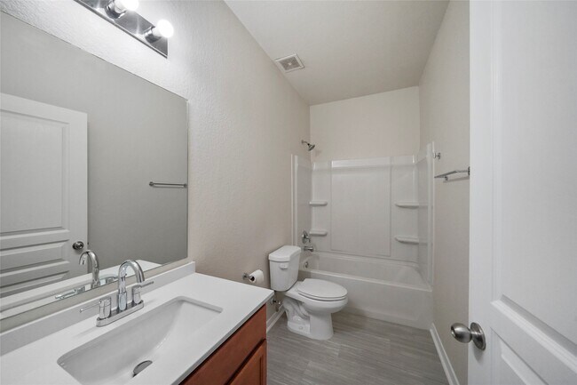 Building Photo - 2719 Skyview Long Dr