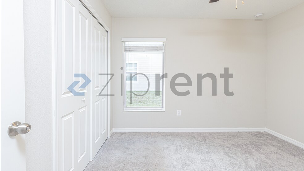 Building Photo - 5721 SW 92nd Pl