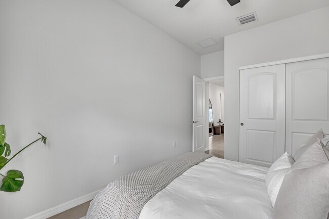 Building Photo - 4740 Chantilly Rd