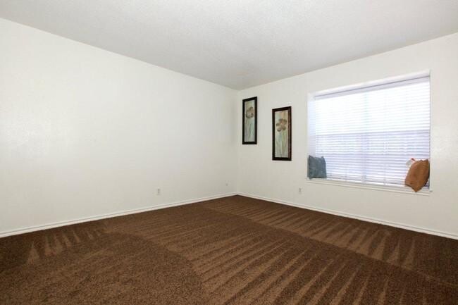 Building Photo - 1 bedroom in Dallas TX 75208