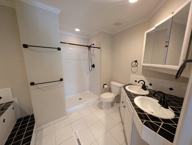 Building Photo - 1175 E Dry Creek Pl