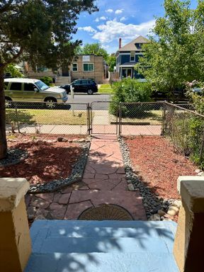 Building Photo - 3 Bedroom 2 Full Bath Renovated Single Fam...