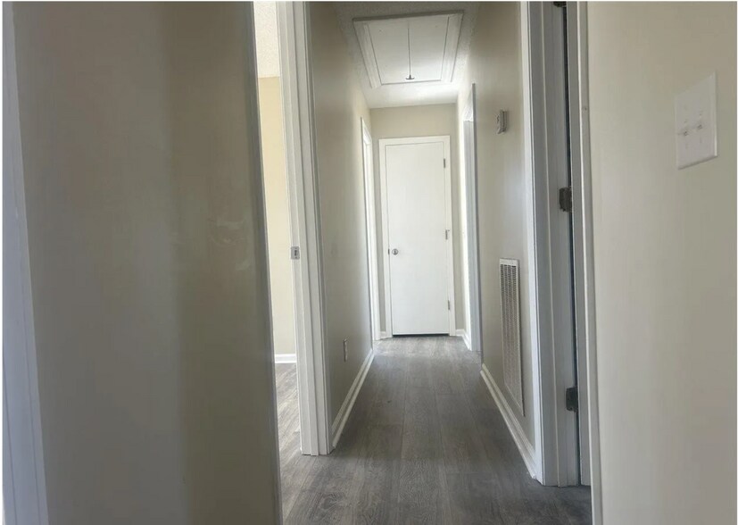 Building Photo - 405 E Suena Dr