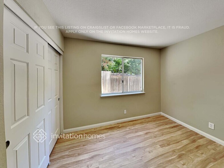 Building Photo - 8987 Meadowspring Dr