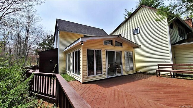 Building Photo - 52 Medallion Rd