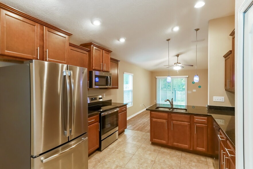 Building Photo - 15847 Rachel Creek Dr