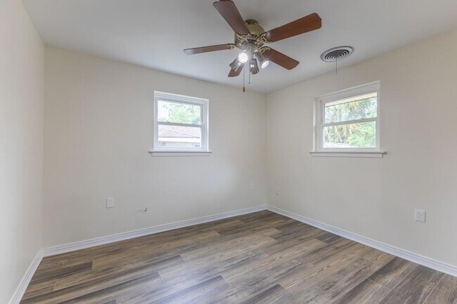 Building Photo - 4419 Knight Dr