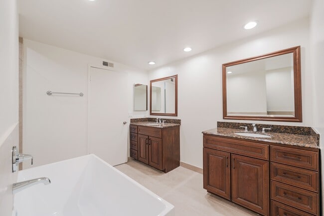 Building Photo - 86 Cottonwood Cir